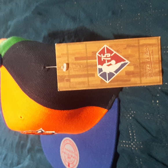New york knicks mitchell & ness hat - Picture 3 of 4